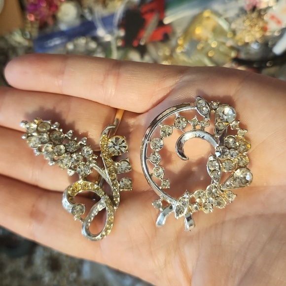 Vintage silver tone brooches - Picture 1 of 7